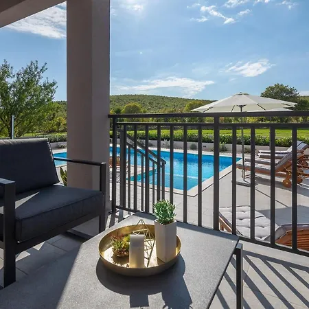 Villa Dali - Luxury House In Relaxing Area