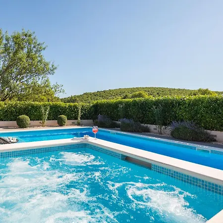 Dali - Luxury House In Relaxing Area *