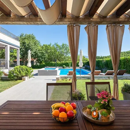Villa Dali - Luxury House In Relaxing Area