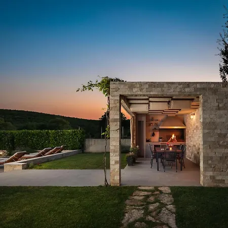 Dali - Luxury House In Relaxing Area