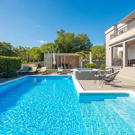 Villa Dali - Luxury House In Relaxing Area