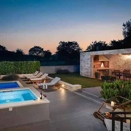 Villa Dali - Luxury House In Relaxing Area