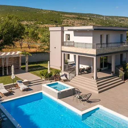 Vila Dali - Luxury House In Relaxing Area