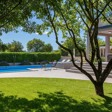 Dali - Luxury House In Relaxing Area